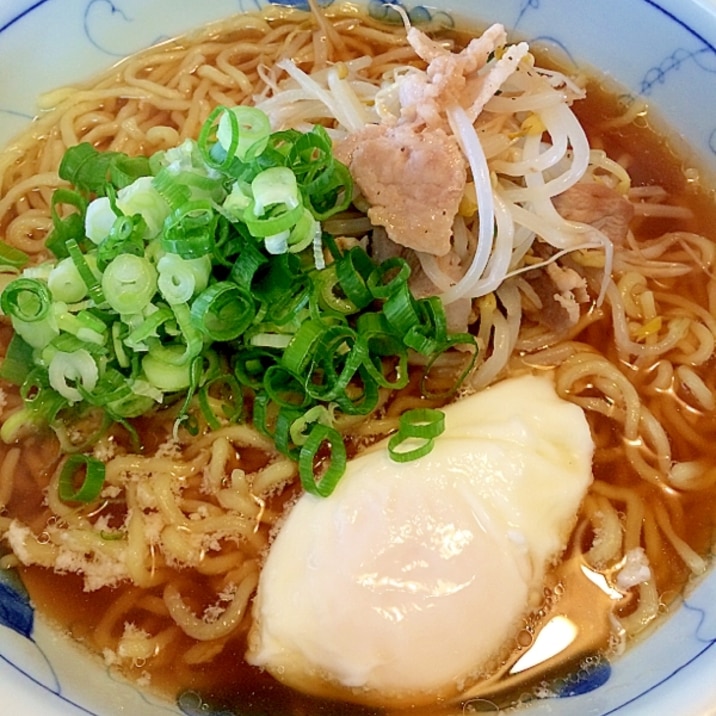 もやしと豚バラの醤油ラーメン